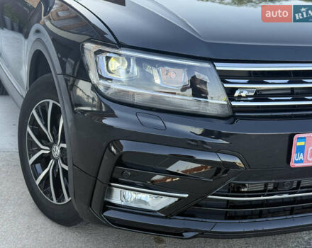 Чорний Фольксваген Tiguan Allspace, об'ємом двигуна 2 л та пробігом 119 тис. км за 18650 $, фото 42 на Automoto.ua