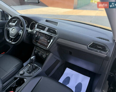 Чорний Фольксваген Tiguan Allspace, об'ємом двигуна 2 л та пробігом 119 тис. км за 18650 $, фото 57 на Automoto.ua