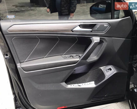 Черный Фольксваген Tiguan Allspace, объемом двигателя 2 л и пробегом 51 тыс. км за 35000 $, фото 20 на Automoto.ua