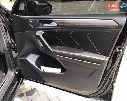 Черный Фольксваген Tiguan Allspace, объемом двигателя 2 л и пробегом 51 тыс. км за 35000 $, фото 32 на Automoto.ua