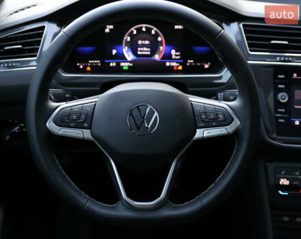 Черный Фольксваген Tiguan Allspace, объемом двигателя 2 л и пробегом 32 тыс. км за 27500 $, фото 7 на Automoto.ua
