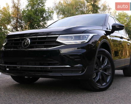 Черный Фольксваген Tiguan Allspace, объемом двигателя 2 л и пробегом 32 тыс. км за 27500 $, фото 1 на Automoto.ua