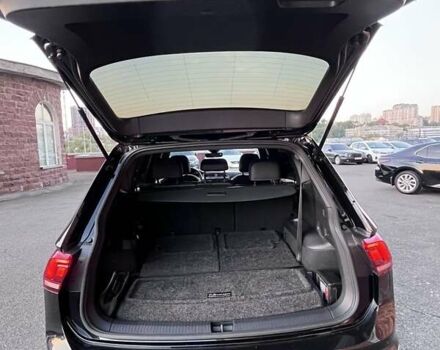 Черный Фольксваген Tiguan Allspace, объемом двигателя 1.98 л и пробегом 76 тыс. км за 30000 $, фото 6 на Automoto.ua
