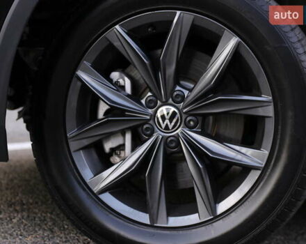 Черный Фольксваген Tiguan Allspace, объемом двигателя 2 л и пробегом 32 тыс. км за 27500 $, фото 6 на Automoto.ua