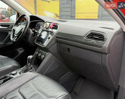 Червоний Фольксваген Tiguan Allspace, об'ємом двигуна 1.98 л та пробігом 136 тис. км за 17999 $, фото 34 на Automoto.ua