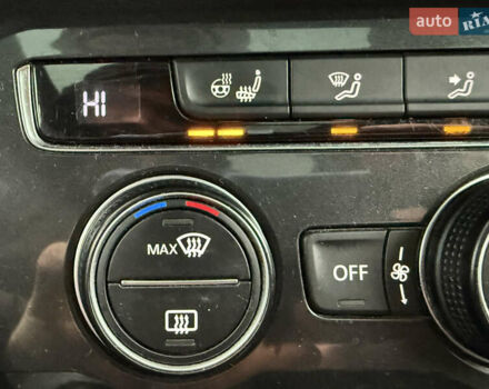 Червоний Фольксваген Tiguan Allspace, об'ємом двигуна 1.98 л та пробігом 136 тис. км за 17999 $, фото 63 на Automoto.ua