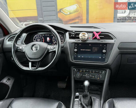 Червоний Фольксваген Tiguan Allspace, об'ємом двигуна 1.98 л та пробігом 136 тис. км за 17999 $, фото 38 на Automoto.ua