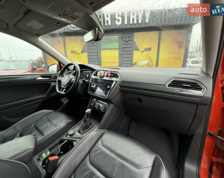 Червоний Фольксваген Tiguan Allspace, об'ємом двигуна 1.98 л та пробігом 136 тис. км за 17999 $, фото 32 на Automoto.ua