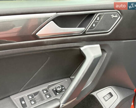 Червоний Фольксваген Tiguan Allspace, об'ємом двигуна 1.98 л та пробігом 136 тис. км за 17999 $, фото 50 на Automoto.ua