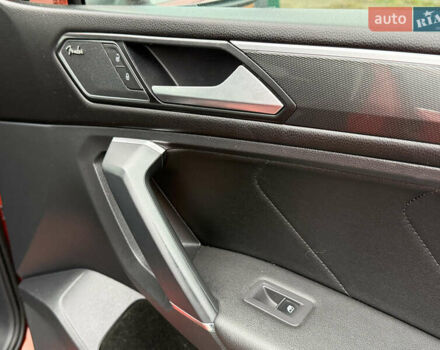 Червоний Фольксваген Tiguan Allspace, об'ємом двигуна 1.98 л та пробігом 136 тис. км за 17999 $, фото 36 на Automoto.ua