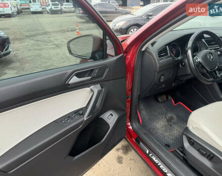 Красный Фольксваген Tiguan Allspace, объемом двигателя 1.9 л и пробегом 77 тыс. км за 20600 $, фото 15 на Automoto.ua
