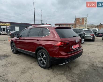 Красный Фольксваген Tiguan Allspace, объемом двигателя 1.9 л и пробегом 77 тыс. км за 20600 $, фото 4 на Automoto.ua
