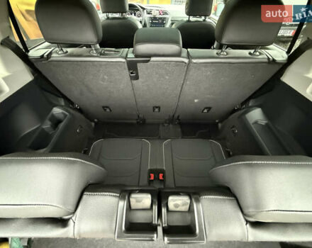 Червоний Фольксваген Tiguan Allspace, об'ємом двигуна 1.98 л та пробігом 136 тис. км за 17999 $, фото 43 на Automoto.ua