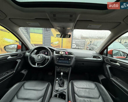 Червоний Фольксваген Tiguan Allspace, об'ємом двигуна 1.98 л та пробігом 136 тис. км за 17999 $, фото 4 на Automoto.ua