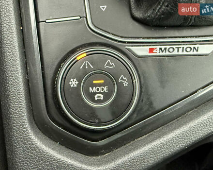 Червоний Фольксваген Tiguan Allspace, об'ємом двигуна 1.98 л та пробігом 136 тис. км за 17999 $, фото 60 на Automoto.ua