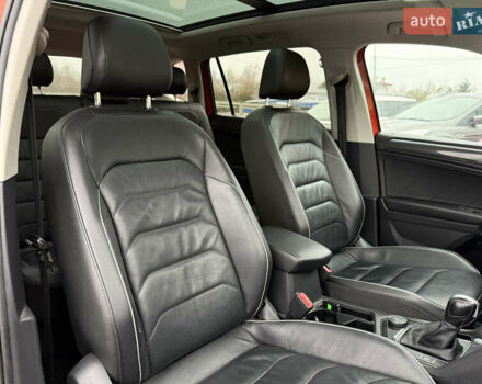 Червоний Фольксваген Tiguan Allspace, об'ємом двигуна 1.98 л та пробігом 136 тис. км за 17999 $, фото 31 на Automoto.ua