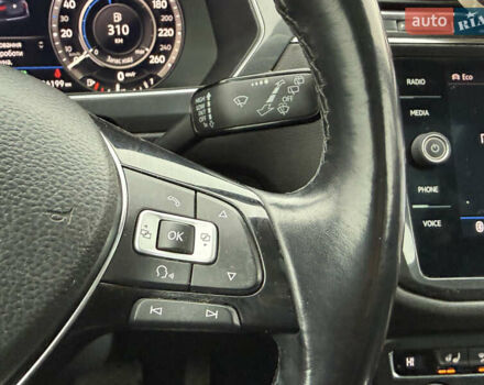 Червоний Фольксваген Tiguan Allspace, об'ємом двигуна 1.98 л та пробігом 136 тис. км за 17999 $, фото 57 на Automoto.ua