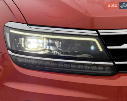 Червоний Фольксваген Tiguan Allspace, об'ємом двигуна 1.98 л та пробігом 136 тис. км за 17999 $, фото 8 на Automoto.ua