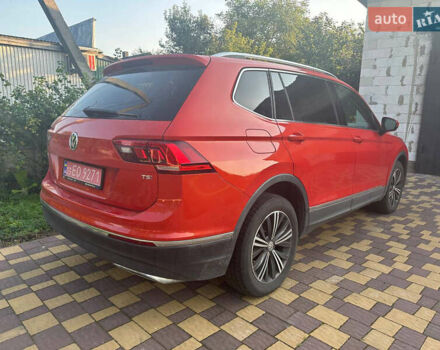 Червоний Фольксваген Tiguan Allspace, об'ємом двигуна 2 л та пробігом 133 тис. км за 18900 $, фото 2 на Automoto.ua