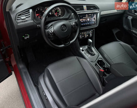 Червоний Фольксваген Tiguan Allspace, об'ємом двигуна 2 л та пробігом 42 тис. км за 20500 $, фото 13 на Automoto.ua