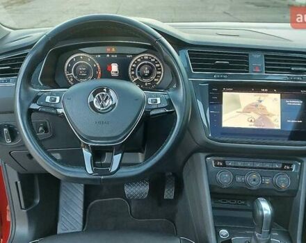 Красный Фольксваген Tiguan Allspace, объемом двигателя 0 л и пробегом 96 тыс. км за 17630 $, фото 8 на Automoto.ua