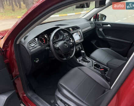 Червоний Фольксваген Tiguan Allspace, об'ємом двигуна 2 л та пробігом 42 тис. км за 20500 $, фото 7 на Automoto.ua