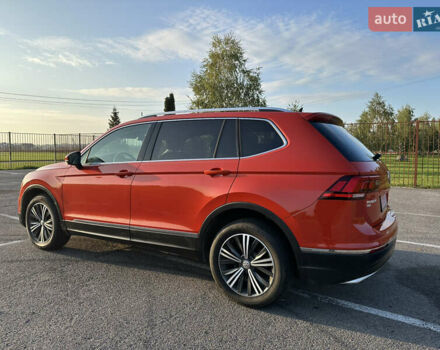Красный Фольксваген Tiguan Allspace, объемом двигателя 2 л и пробегом 134 тыс. км за 17400 $, фото 3 на Automoto.ua