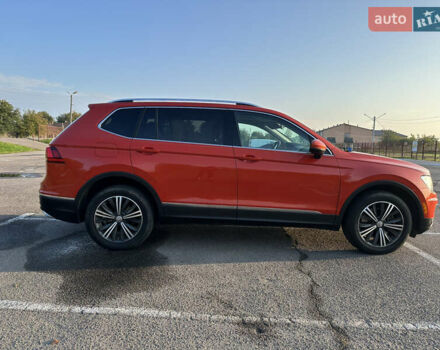 Красный Фольксваген Tiguan Allspace, объемом двигателя 2 л и пробегом 134 тыс. км за 17400 $, фото 6 на Automoto.ua