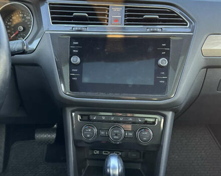 Красный Фольксваген Tiguan Allspace, объемом двигателя 2 л и пробегом 134 тыс. км за 17400 $, фото 18 на Automoto.ua