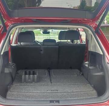 Красный Фольксваген Tiguan Allspace, объемом двигателя 1.98 л и пробегом 128 тыс. км за 23500 $, фото 28 на Automoto.ua