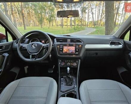 Червоний Фольксваген Tiguan Allspace, об'ємом двигуна 1.98 л та пробігом 139 тис. км за 19100 $, фото 10 на Automoto.ua
