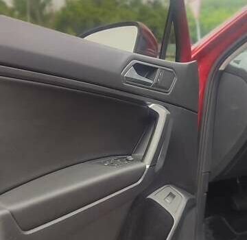 Красный Фольксваген Tiguan Allspace, объемом двигателя 1.98 л и пробегом 128 тыс. км за 23500 $, фото 27 на Automoto.ua