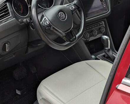 Червоний Фольксваген Tiguan Allspace, об'ємом двигуна 2 л та пробігом 198 тис. км за 16499 $, фото 13 на Automoto.ua