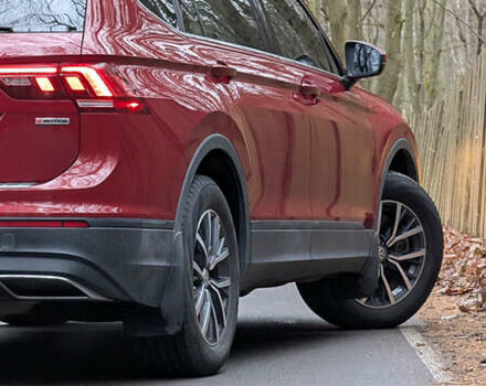 Червоний Фольксваген Tiguan Allspace, об'ємом двигуна 2 л та пробігом 198 тис. км за 16499 $, фото 8 на Automoto.ua