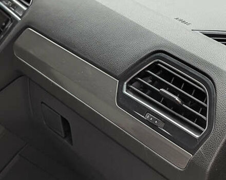 Червоний Фольксваген Tiguan Allspace, об'ємом двигуна 2 л та пробігом 198 тис. км за 16499 $, фото 32 на Automoto.ua