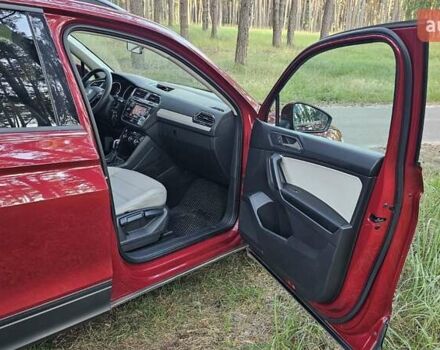 Червоний Фольксваген Tiguan Allspace, об'ємом двигуна 1.98 л та пробігом 139 тис. км за 19100 $, фото 13 на Automoto.ua