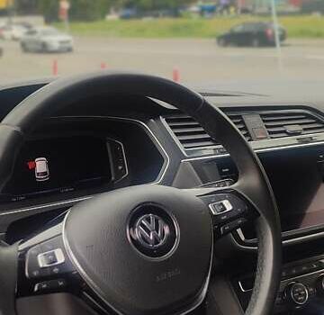 Красный Фольксваген Tiguan Allspace, объемом двигателя 1.98 л и пробегом 128 тыс. км за 23500 $, фото 25 на Automoto.ua