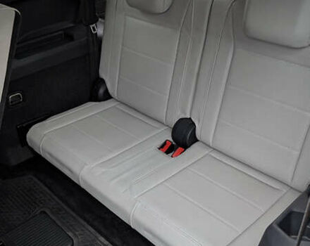 Червоний Фольксваген Tiguan Allspace, об'ємом двигуна 2 л та пробігом 198 тис. км за 16499 $, фото 23 на Automoto.ua