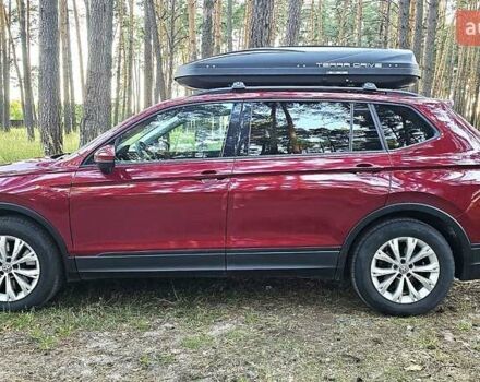Червоний Фольксваген Tiguan Allspace, об'ємом двигуна 1.98 л та пробігом 139 тис. км за 19100 $, фото 5 на Automoto.ua