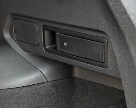 Червоний Фольксваген Tiguan Allspace, об'ємом двигуна 2 л та пробігом 198 тис. км за 16499 $, фото 25 на Automoto.ua