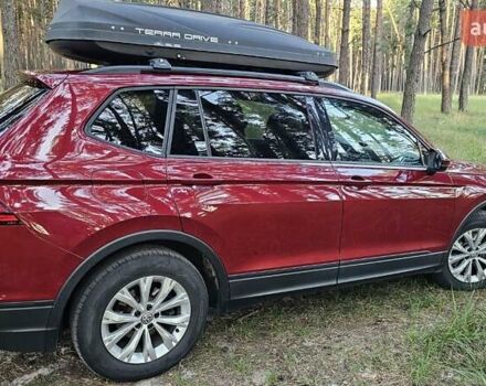 Червоний Фольксваген Tiguan Allspace, об'ємом двигуна 1.98 л та пробігом 139 тис. км за 19100 $, фото 4 на Automoto.ua