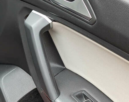 Червоний Фольксваген Tiguan Allspace, об'ємом двигуна 2 л та пробігом 198 тис. км за 16499 $, фото 30 на Automoto.ua