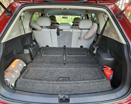 Червоний Фольксваген Tiguan Allspace, об'ємом двигуна 1.98 л та пробігом 139 тис. км за 19100 $, фото 8 на Automoto.ua
