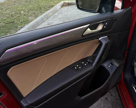 Червоний Фольксваген Tiguan Allspace, об'ємом двигуна 2 л та пробігом 23 тис. км за 29900 $, фото 12 на Automoto.ua