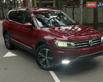 Червоний Фольксваген Tiguan Allspace, об'ємом двигуна 2 л та пробігом 42 тис. км за 20500 $, фото 1 на Automoto.ua