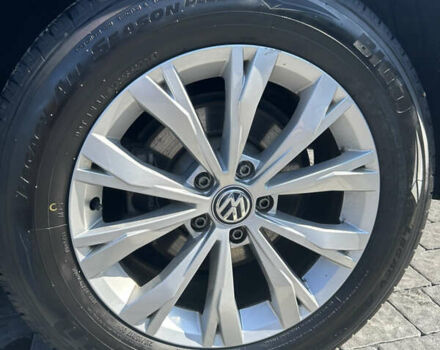 Серый Фольксваген Tiguan Allspace, объемом двигателя 2 л и пробегом 135 тыс. км за 15550 $, фото 4 на Automoto.ua