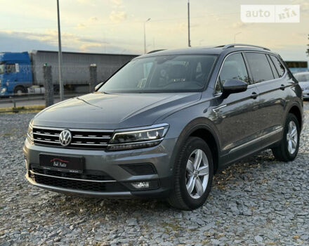 Серый Фольксваген Tiguan Allspace, объемом двигателя 2 л и пробегом 161 тыс. км за 27750 $, фото 4 на Automoto.ua