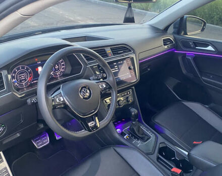 Сірий Фольксваген Tiguan Allspace, об'ємом двигуна 2 л та пробігом 64 тис. км за 22600 $, фото 13 на Automoto.ua