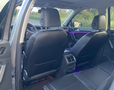 Сірий Фольксваген Tiguan Allspace, об'ємом двигуна 2 л та пробігом 64 тис. км за 22600 $, фото 17 на Automoto.ua