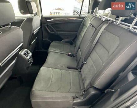 Сірий Фольксваген Tiguan Allspace, об'ємом двигуна 2 л та пробігом 155 тис. км за 27950 $, фото 10 на Automoto.ua